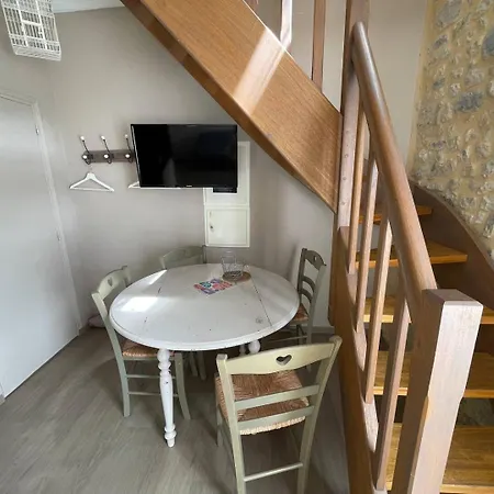 Duplex Ou Plain Pied Confort Plein Centre Proche Commerces, Restaurants, Avec Terrasse Privative Ou Jardin Commun Aménagé Clos, Parking Gratuit à Proximité, Proche Plages Du Débarquement Apartamento *