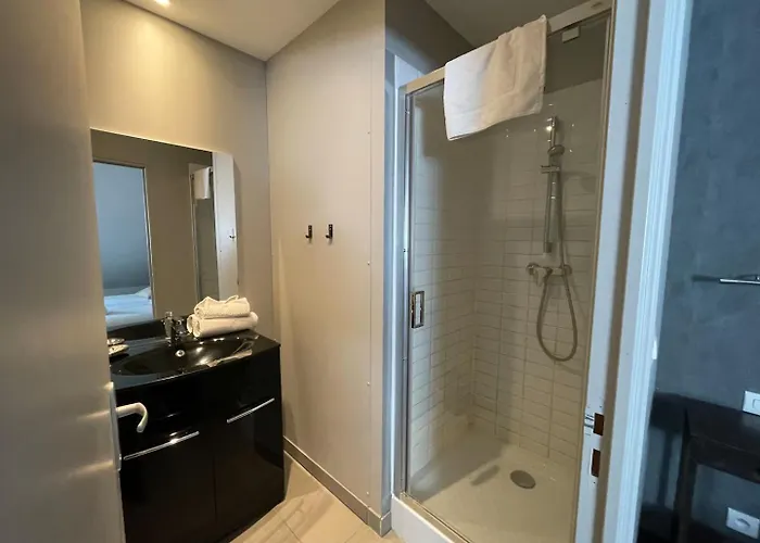 Appartamento Duplex Ou Plain Pied Confort Plein Centre Proche Commerces, Restaurants, Avec Terrasse Privative Ou Jardin Commun Aménagé Clos, Parking Gratuit à Proximité, Proche Plages Du Débarquement *