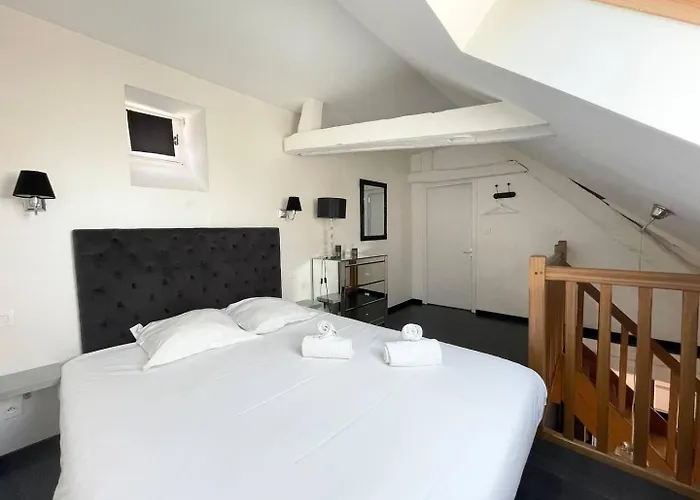 Appartamento Duplex Ou Plain Pied Confort Plein Centre Proche Commerces, Restaurants, Avec Terrasse Privative Ou Jardin Commun Aménagé Clos, Parking Gratuit à Proximité, Proche Plages Du Débarquement Bayeux