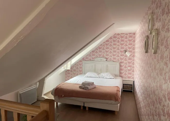 Duplex Ou Plain Pied Confort Plein Centre Proche Commerces, Restaurants, Avec Terrasse Privative Ou Jardin Commun Aménagé Clos, Parking Gratuit à Proximité, Proche Plages Du Débarquement Appartamento