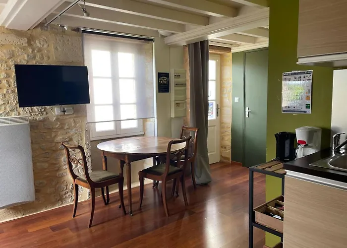 Appartamento Duplex Ou Plain Pied Confort Plein Centre Proche Commerces, Restaurants, Avec Terrasse Privative Ou Jardin Commun Aménagé Clos, Parking Gratuit à Proximité, Proche Plages Du Débarquement *