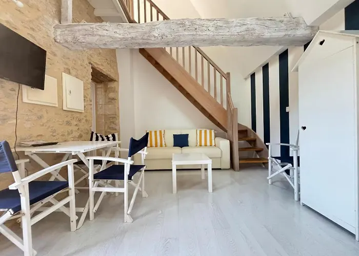 Duplex Ou Plain Pied Confort Plein Centre Proche Commerces, Restaurants, Avec Terrasse Privative Ou Jardin Commun Aménagé Clos, Parking Gratuit à Proximité, Proche Plages Du Débarquement Appartamento