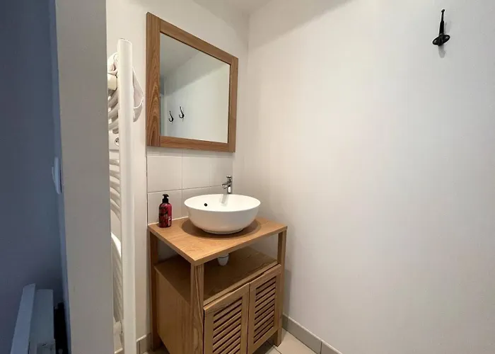 Duplex Ou Plain Pied Confort Plein Centre Proche Commerces, Restaurants, Avec Terrasse Privative Ou Jardin Commun Aménagé Clos, Parking Gratuit à Proximité, Proche Plages Du Débarquement Appartamento *