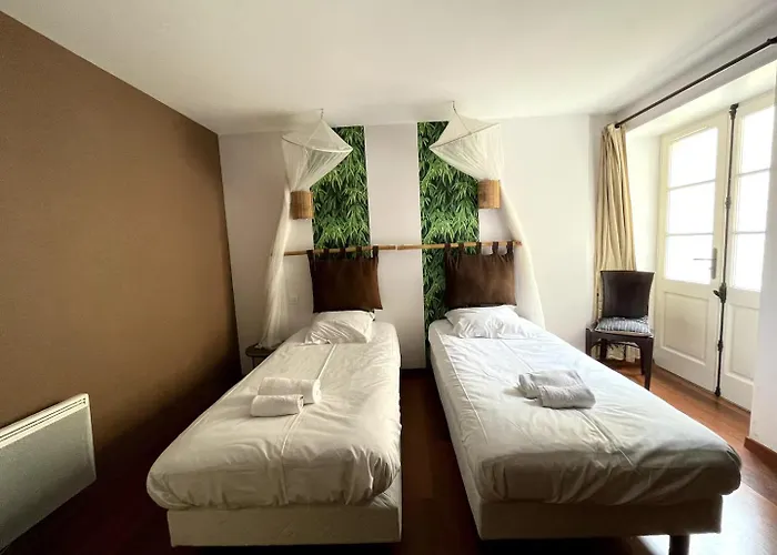 Duplex Ou Plain Pied Confort Plein Centre Proche Commerces, Restaurants, Avec Terrasse Privative Ou Jardin Commun Aménagé Clos, Parking Gratuit à Proximité, Proche Plages Du Débarquement *