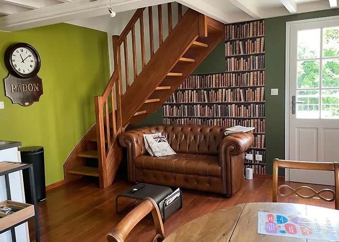 Duplex Ou Plain Pied Confort Plein Centre Proche Commerces, Restaurants, Avec Terrasse Privative Ou Jardin Commun Aménagé Clos, Parking Gratuit à Proximité, Proche Plages Du Débarquement * Bayeux