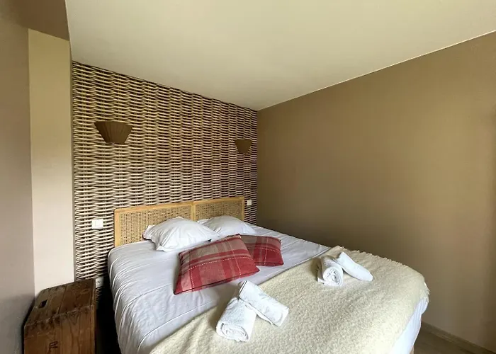 Duplex Ou Plain Pied Confort Plein Centre Proche Commerces, Restaurants, Avec Terrasse Privative Ou Jardin Commun Aménagé Clos, Parking Gratuit à Proximité, Proche Plages Du Débarquement Appartamento