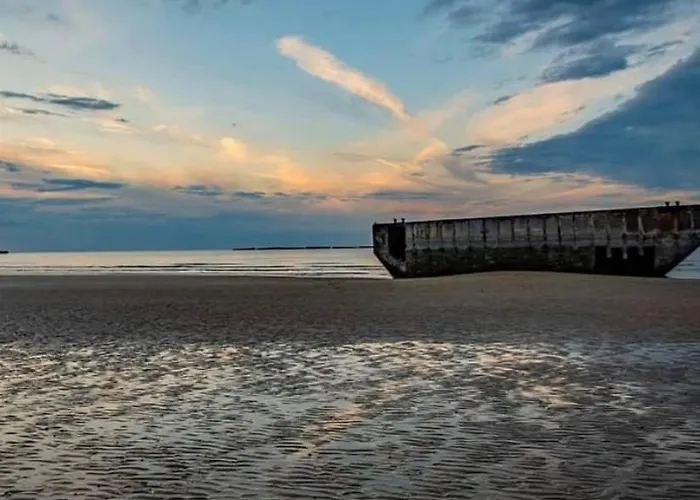 Duplex Ou Plain Pied Confort Plein Centre Proche Commerces, Restaurants, Avec Terrasse Privative Ou Jardin Commun Aménagé Clos, Parking Gratuit à Proximité, Proche Plages Du Débarquement * Bayeux