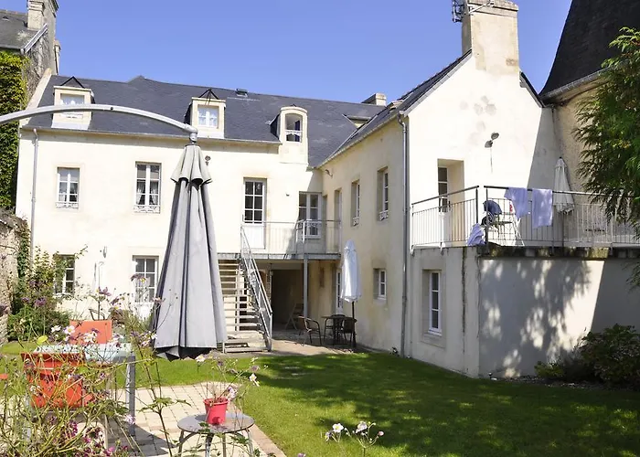 Appartamento Duplex Ou Plain Pied Confort Plein Centre Proche Commerces, Restaurants, Avec Terrasse Privative Ou Jardin Commun Aménagé Clos, Parking Gratuit à Proximité, Proche Plages Du Débarquement