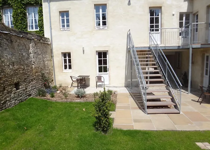 Duplex Ou Plain Pied Confort Plein Centre Proche Commerces, Restaurants, Avec Terrasse Privative Ou Jardin Commun Aménagé Clos, Parking Gratuit à Proximité, Proche Plages Du Débarquement Bayeux