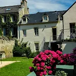 Duplex Ou Plain Pied Confort Plein Centre Proche Commerces, Restaurants, Avec Terrasse Privative Ou Jardin Commun Amenage Clos, Parking Gratuit A Proximite, Proche Plages Du Debarquement