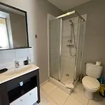 Duplex Ou Plain Pied Confort Plein Centre Proche Commerces, Restaurants, Avec Terrasse Privative Ou Jardin Commun Amenage Clos, Parking Gratuit A Proximite, Proche Plages Du Debarquement *