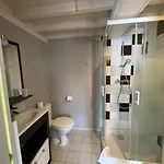 Duplex Ou Plain Pied Confort Plein Centre Proche Commerces, Restaurants, Avec Terrasse Privative Ou Jardin Commun Amenage Clos, Parking Gratuit A Proximite, Proche Plages Du Debarquement Μπαγιέ