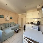Duplex Ou Plain Pied Confort Plein Centre Proche Commerces, Restaurants, Avec Terrasse Privative Ou Jardin Commun Amenage Clos, Parking Gratuit A Proximite, Proche Plages Du Debarquement * Μπαγιέ
