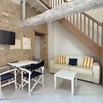 Duplex Ou Plain Pied Confort Plein Centre Proche Commerces, Restaurants, Avec Terrasse Privative Ou Jardin Commun Amenage Clos, Parking Gratuit A Proximite, Proche Plages Du Debarquement