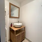 Duplex Ou Plain Pied Confort Plein Centre Proche Commerces, Restaurants, Avec Terrasse Privative Ou Jardin Commun Amenage Clos, Parking Gratuit A Proximite, Proche Plages Du Debarquement Διαμέρισμα *