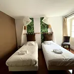 Duplex Ou Plain Pied Confort Plein Centre Proche Commerces, Restaurants, Avec Terrasse Privative Ou Jardin Commun Amenage Clos, Parking Gratuit A Proximite, Proche Plages Du Debarquement *