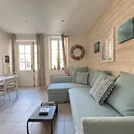 Duplex Ou Plain Pied Confort Plein Centre Proche Commerces, Restaurants, Avec Terrasse Privative Ou Jardin Commun Amenage Clos, Parking Gratuit A Proximite, Proche Plages Du Debarquement * Μπαγιέ