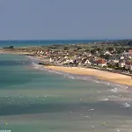 Duplex Ou Plain Pied Confort Plein Centre Proche Commerces, Restaurants, Avec Terrasse Privative Ou Jardin Commun Amenage Clos, Parking Gratuit A Proximite, Proche Plages Du Debarquement Μπαγιέ