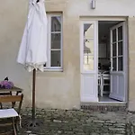 Duplex Ou Plain Pied Confort Plein Centre Proche Commerces, Restaurants, Avec Terrasse Privative Ou Jardin Commun Amenage Clos, Parking Gratuit A Proximite, Proche Plages Du Debarquement Διαμέρισμα *