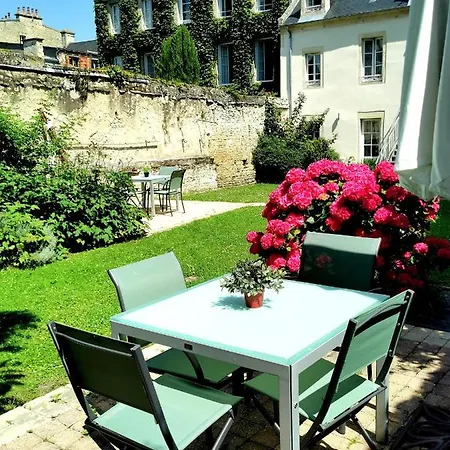 Duplex Ou Plain Pied Confort Plein Centre Proche Commerces, Restaurants, Avec Terrasse Privative Ou Jardin Commun Amenage Clos, Parking Gratuit A Proximite, Proche Plages Du Debarquement 贝叶