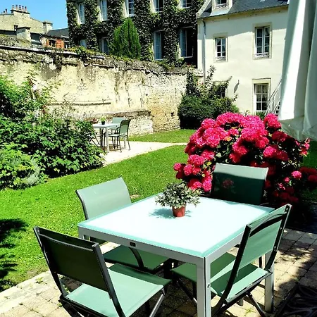 Duplex Ou Plain Pied Confort Plein Centre Proche Commerces, Restaurants, Avec Terrasse Privative Ou Jardin Commun Amenage Clos, Parking Gratuit A Proximite, Proche Plages Du Debarquement Bayeux