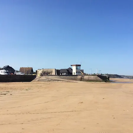 Duplex Ou Plain Pied Confort Plein Centre Proche Commerces, Restaurants, Avec Terrasse Privative Ou Jardin Commun Amenage Clos, Parking Gratuit A Proximite, Proche Plages Du Debarquement Bayeux