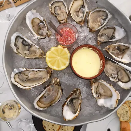 Duplex Ou Plain Pied Confort Plein Centre Proche Commerces, Restaurants, Avec Terrasse Privative Ou Jardin Commun Amenage Clos, Parking Gratuit A Proximite, Proche Plages Du Debarquement * באיו