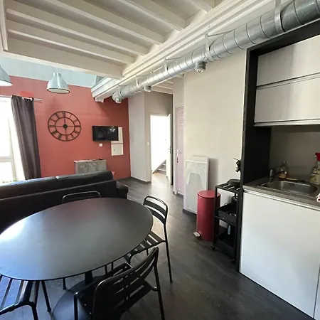 Duplex Ou Plain Pied Confort Plein Centre Proche Commerces, Restaurants, Avec Terrasse Privative Ou Jardin Commun Amenage Clos, Parking Gratuit A Proximite, Proche Plages Du Debarquement דירה *