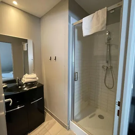 Lejlighed Duplex Ou Plain Pied Confort Plein Centre Proche Commerces, Restaurants, Avec Terrasse Privative Ou Jardin Commun Amenage Clos, Parking Gratuit A Proximite, Proche Plages Du Debarquement *