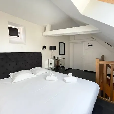 Lejlighed Duplex Ou Plain Pied Confort Plein Centre Proche Commerces, Restaurants, Avec Terrasse Privative Ou Jardin Commun Amenage Clos, Parking Gratuit A Proximite, Proche Plages Du Debarquement Bayeux
