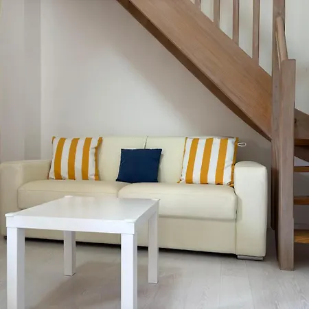 Lejlighed Duplex Ou Plain Pied Confort Plein Centre Proche Commerces, Restaurants, Avec Terrasse Privative Ou Jardin Commun Amenage Clos, Parking Gratuit A Proximite, Proche Plages Du Debarquement *