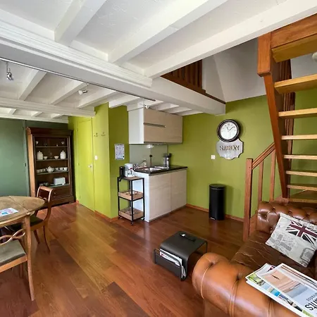 Duplex Ou Plain Pied Confort Plein Centre Proche Commerces, Restaurants, Avec Terrasse Privative Ou Jardin Commun Amenage Clos, Parking Gratuit A Proximite, Proche Plages Du Debarquement דירה *