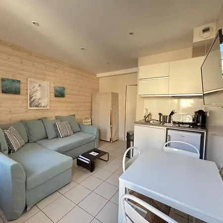 Duplex Ou Plain Pied Confort Plein Centre Proche Commerces, Restaurants, Avec Terrasse Privative Ou Jardin Commun Amenage Clos, Parking Gratuit A Proximite, Proche Plages Du Debarquement * באיו