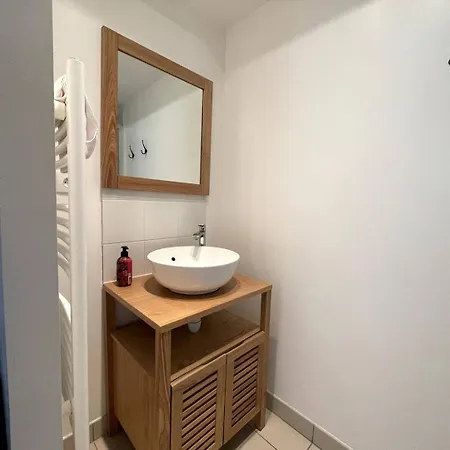 Duplex Ou Plain Pied Confort Plein Centre Proche Commerces, Restaurants, Avec Terrasse Privative Ou Jardin Commun Amenage Clos, Parking Gratuit A Proximite, Proche Plages Du Debarquement Lägenhet *