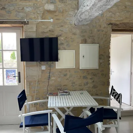 Lejlighed Duplex Ou Plain Pied Confort Plein Centre Proche Commerces, Restaurants, Avec Terrasse Privative Ou Jardin Commun Amenage Clos, Parking Gratuit A Proximite, Proche Plages Du Debarquement *