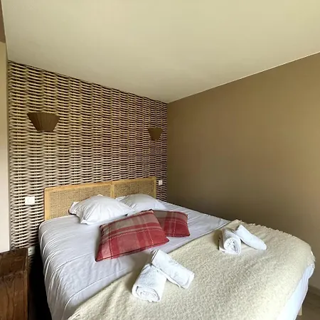 Duplex Ou Plain Pied Confort Plein Centre Proche Commerces, Restaurants, Avec Terrasse Privative Ou Jardin Commun Amenage Clos, Parking Gratuit A Proximite, Proche Plages Du Debarquement Lägenhet