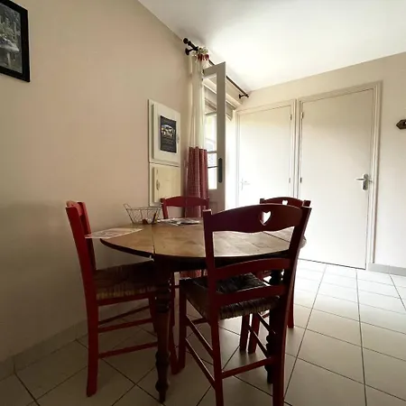 Lejlighed Duplex Ou Plain Pied Confort Plein Centre Proche Commerces, Restaurants, Avec Terrasse Privative Ou Jardin Commun Amenage Clos, Parking Gratuit A Proximite, Proche Plages Du Debarquement