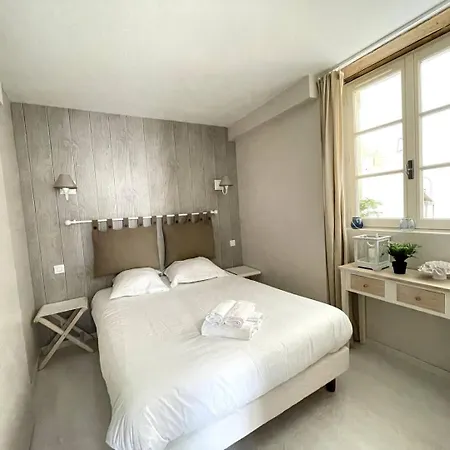 Duplex Ou Plain Pied Confort Plein Centre Proche Commerces, Restaurants, Avec Terrasse Privative Ou Jardin Commun Amenage Clos, Parking Gratuit A Proximite, Proche Plages Du Debarquement Bayeux