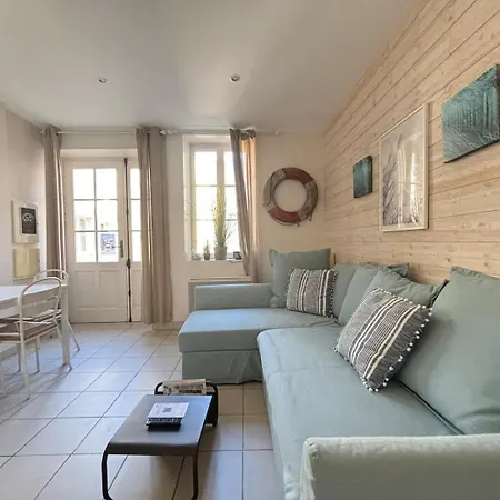 Duplex Ou Plain Pied Confort Plein Centre Proche Commerces, Restaurants, Avec Terrasse Privative Ou Jardin Commun Amenage Clos, Parking Gratuit A Proximite, Proche Plages Du Debarquement * Bayeux