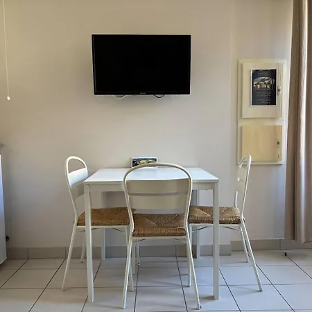 Duplex Ou Plain Pied Confort Plein Centre Proche Commerces, Restaurants, Avec Terrasse Privative Ou Jardin Commun Amenage Clos, Parking Gratuit A Proximite, Proche Plages Du Debarquement Bayeux