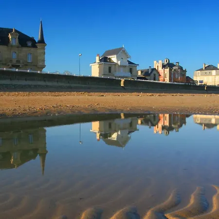 Duplex Ou Plain Pied Confort Plein Centre Proche Commerces, Restaurants, Avec Terrasse Privative Ou Jardin Commun Amenage Clos, Parking Gratuit A Proximite, Proche Plages Du Debarquement Lejlighed
