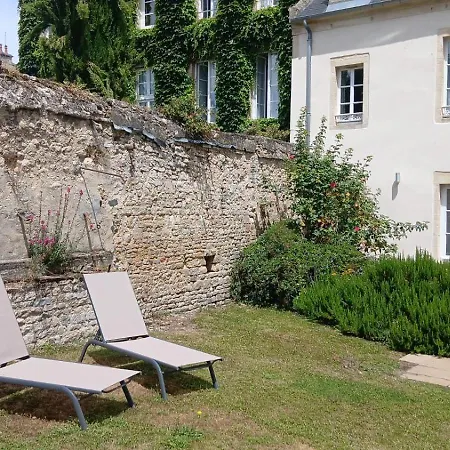 Apartman Duplex Ou Plain Pied Confort Plein Centre Proche Commerces, Restaurants, Avec Terrasse Privative Ou Jardin Commun Amenage Clos, Parking Gratuit A Proximite, Proche Plages Du Debarquement Bayeux