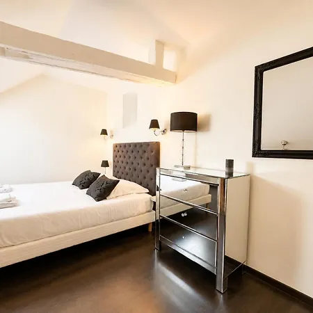 Duplex Ou Plain Pied Confort Plein Centre Proche Commerces, Restaurants, Avec Terrasse Privative Ou Jardin Commun Amenage Clos, Parking Gratuit A Proximite, Proche Plages Du Debarquement