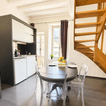 Apartment Duplex Ou Plain Pied Confort Plein Centre Proche Commerces, Restaurants, Avec Terrasse Privative Ou Jardin Commun Amenage Clos, Parking Gratuit A Proximite, Proche Plages Du Debarquement