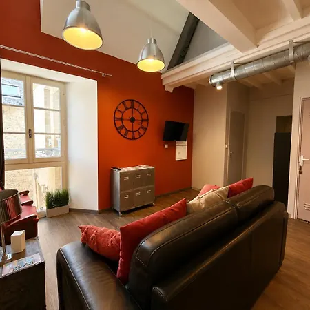 Duplex Ou Plain Pied Confort Plein Centre Proche Commerces, Restaurants, Avec Terrasse Privative Ou Jardin Commun Amenage Clos, Parking Gratuit A Proximite, Proche Plages Du Debarquement *