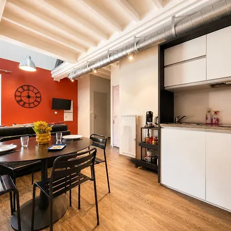Duplex Ou Plain Pied Confort Plein Centre Proche Commerces, Restaurants, Avec Terrasse Privative Ou Jardin Commun Amenage Clos, Parking Gratuit A Proximite, Proche Plages Du Debarquement