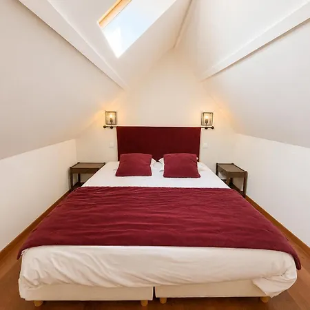 Duplex Ou Plain Pied Confort Plein Centre Proche Commerces, Restaurants, Avec Terrasse Privative Ou Jardin Commun Amenage Clos, Parking Gratuit A Proximite, Proche Plages Du Debarquement