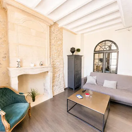 Apartment Duplex Ou Plain Pied Confort Plein Centre Proche Commerces, Restaurants, Avec Terrasse Privative Ou Jardin Commun Amenage Clos, Parking Gratuit A Proximite, Proche Plages Du Debarquement