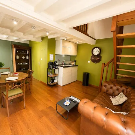 Apartment Duplex Ou Plain Pied Confort Plein Centre Proche Commerces, Restaurants, Avec Terrasse Privative Ou Jardin Commun Amenage Clos, Parking Gratuit A Proximite, Proche Plages Du Debarquement Bayeux