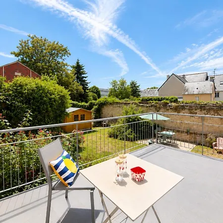 Duplex Ou Plain Pied Confort Plein Centre Proche Commerces, Restaurants, Avec Terrasse Privative Ou Jardin Commun Amenage Clos, Parking Gratuit A Proximite, Proche Plages Du Debarquement * Bayeux
